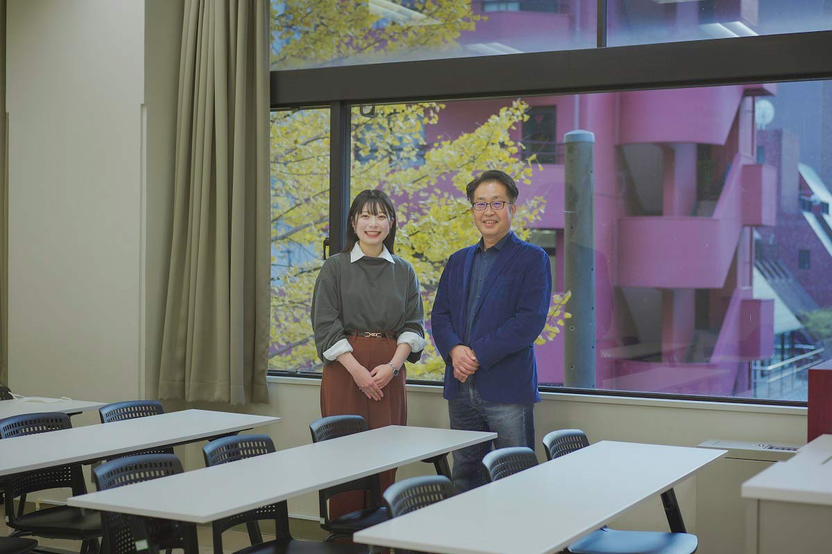 芳賀 康浩 教授 × 小山 奈緒